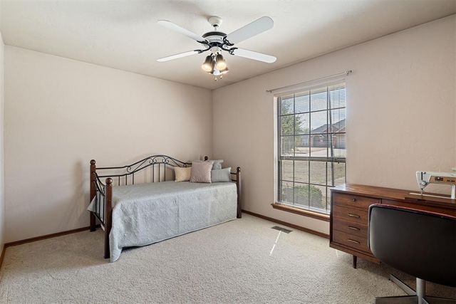 739 Kingsgate Road, Yukon, OK 73099