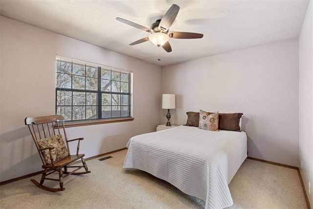 739 Kingsgate Road, Yukon, OK 73099