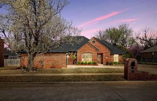 739 Kingsgate Road, Yukon, OK 73099
