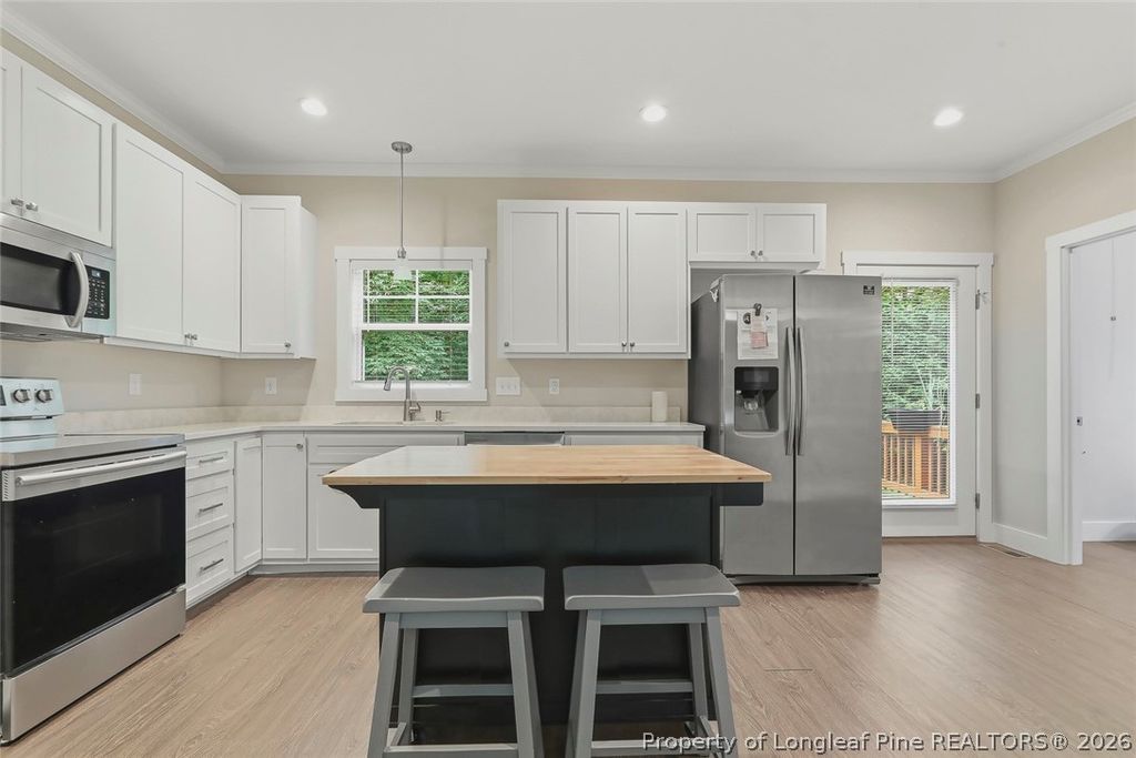 Image 6 of property listing at 407 W Mooring, Sanford, NC 27332