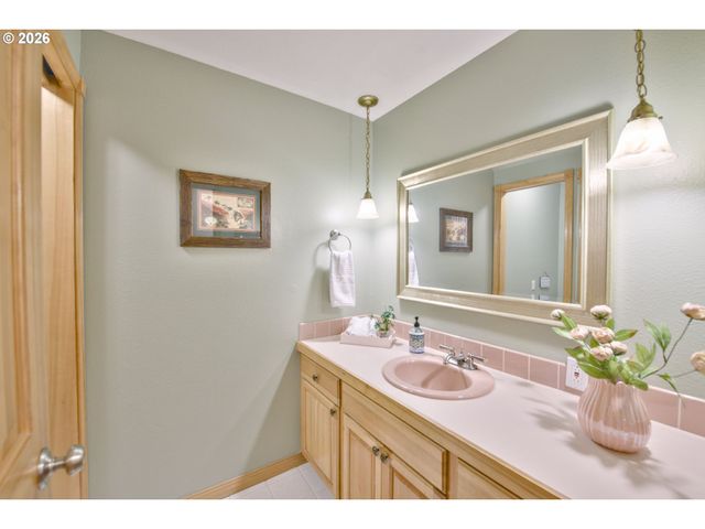 23755 Ne CASAVANT Dr, Hillsboro, OR 97123