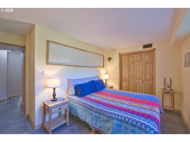 23755 Ne CASAVANT Dr, Hillsboro, OR 97123