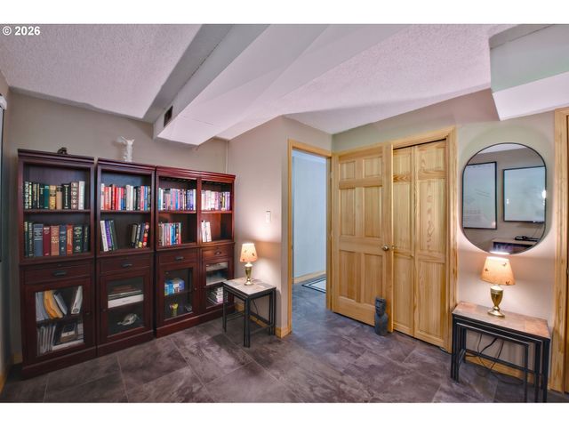 23755 Ne CASAVANT Dr, Hillsboro, OR 97123