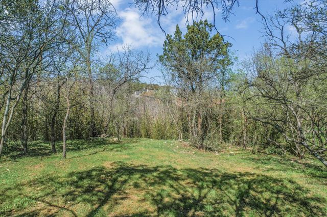 8 Sugar Shack DR, West Lake Hills, TX 78746