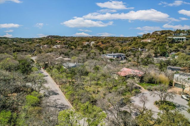 8 Sugar Shack DR, West Lake Hills, TX 78746