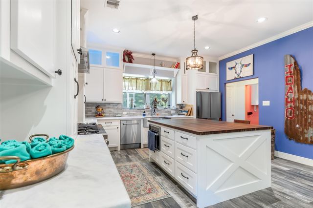 20801 Plaza Circle, Crosby, TX 77532