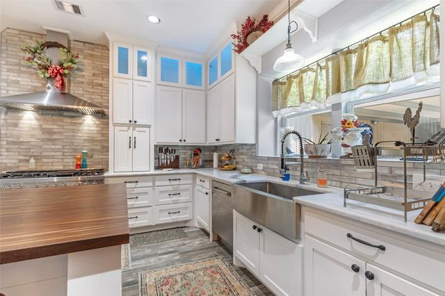 20801 Plaza Circle, Crosby, TX 77532