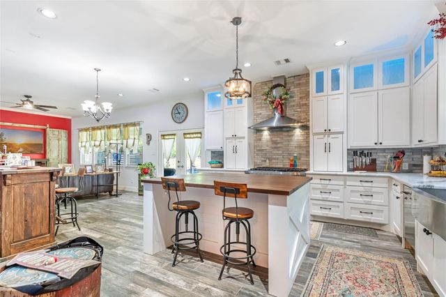 20801 Plaza Circle, Crosby, TX 77532