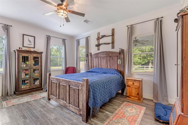 20801 Plaza Circle, Crosby, TX 77532