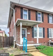 13 S CUSTER AVENUE, New Holland, PA 17557