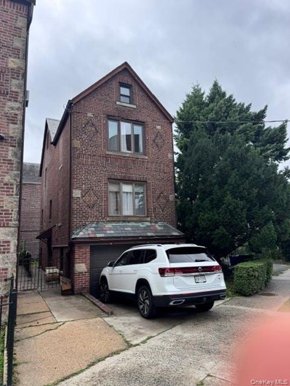 1038 Esplanade Avenue, Bronx, NY 10461