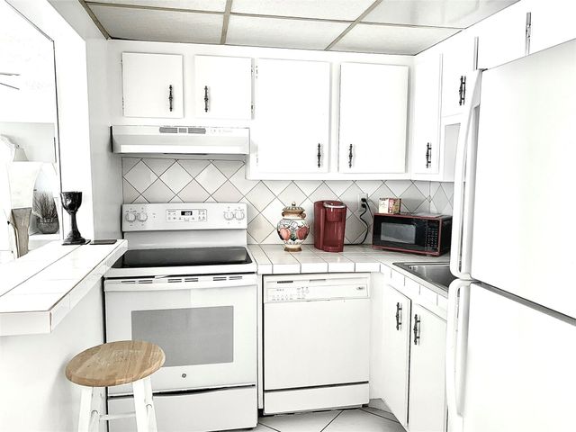 1421 S Ocean Boulevard 315, Pompano Beach, FL 33062