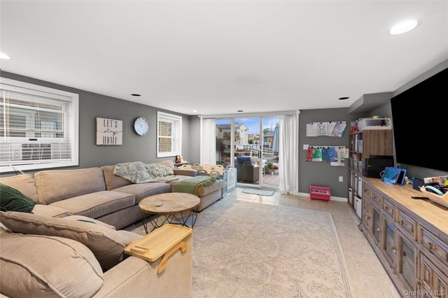3 Jackson Place, Massapequa, NY 11758