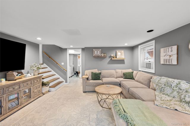3 Jackson Place, Massapequa, NY 11758