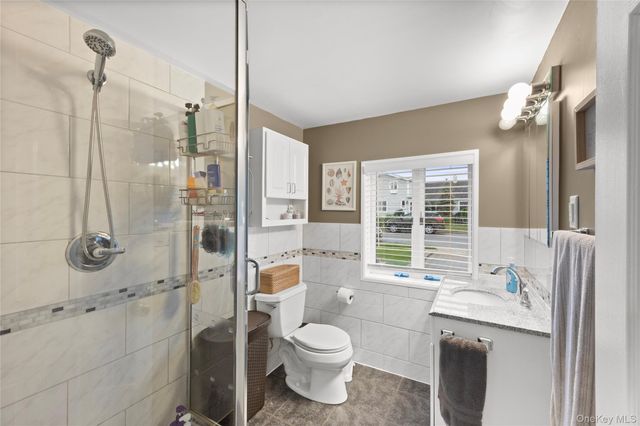 3 Jackson Place, Massapequa, NY 11758
