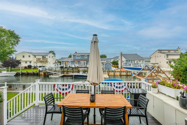3 Jackson Place, Massapequa, NY 11758