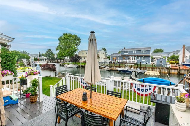 3 Jackson Place, Massapequa, NY 11758