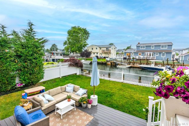 3 Jackson Place, Massapequa, NY 11758