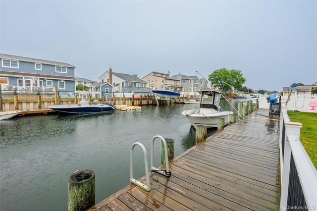 3 Jackson Place, Massapequa, NY 11758