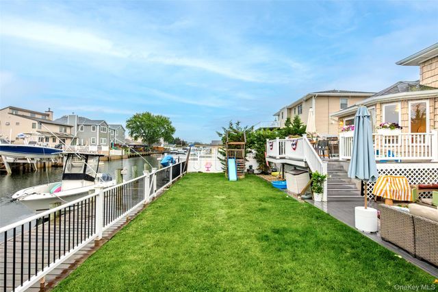 3 Jackson Place, Massapequa, NY 11758