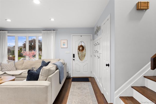 3 Jackson Place, Massapequa, NY 11758