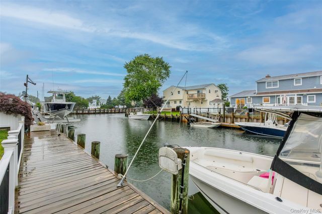 3 Jackson Place, Massapequa, NY 11758