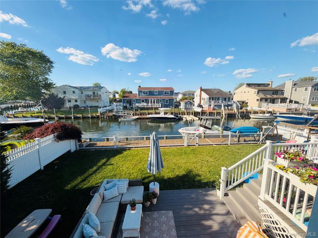 3 Jackson Place, Massapequa, NY 11758