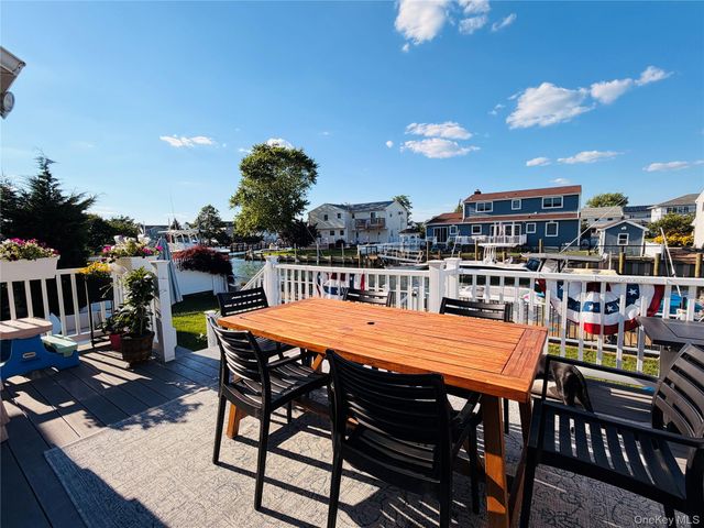3 Jackson Place, Massapequa, NY 11758