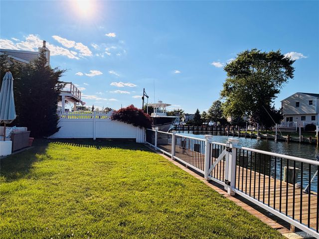 3 Jackson Place, Massapequa, NY 11758