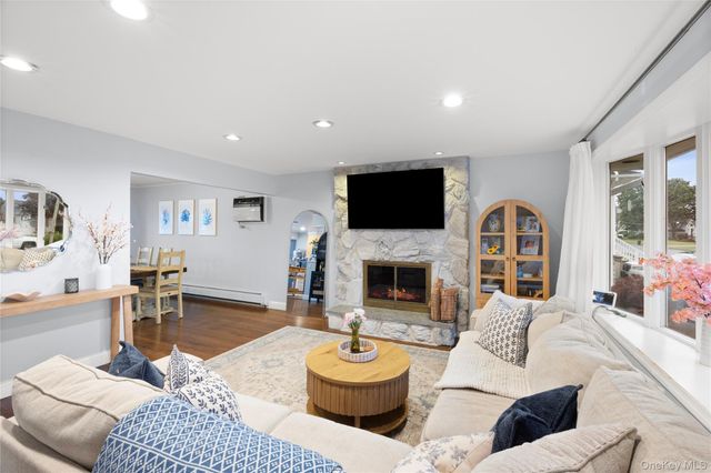 3 Jackson Place, Massapequa, NY 11758