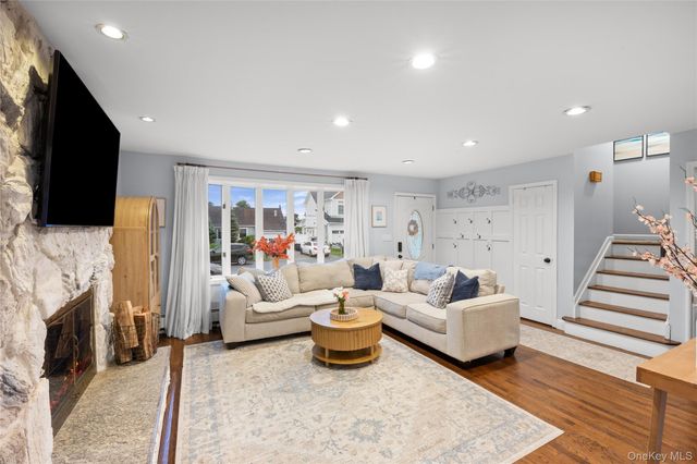 3 Jackson Place, Massapequa, NY 11758