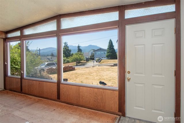 1027 W 9th Street, Port Angeles, WA 98363