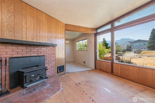 1027 W 9th Street, Port Angeles, WA 98363