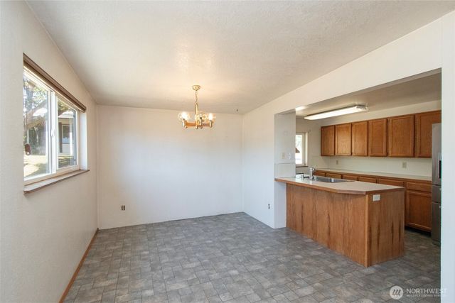 1027 W 9th Street, Port Angeles, WA 98363