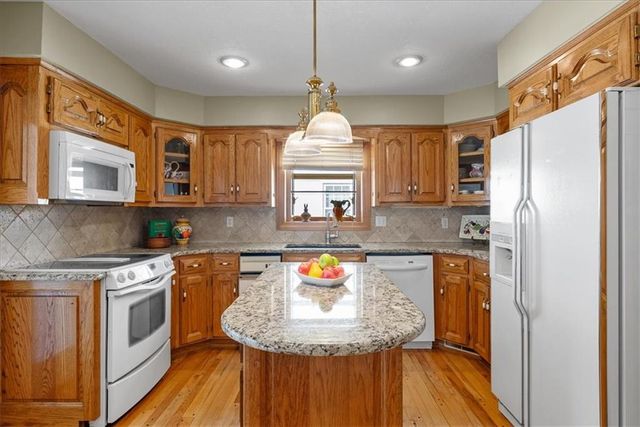 915 W 85th Street, Kansas City, MO 64114