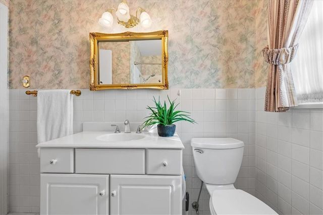 915 W 85th Street, Kansas City, MO 64114