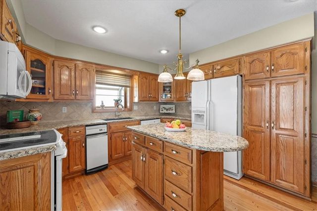 915 W 85th Street, Kansas City, MO 64114