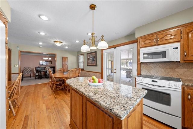 915 W 85th Street, Kansas City, MO 64114