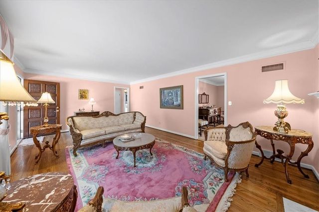 915 W 85th Street, Kansas City, MO 64114