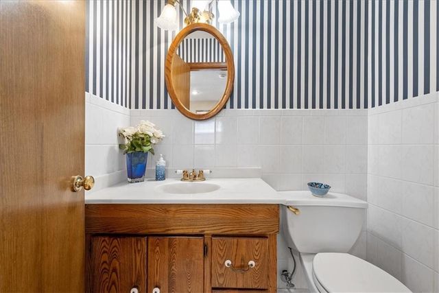 915 W 85th Street, Kansas City, MO 64114