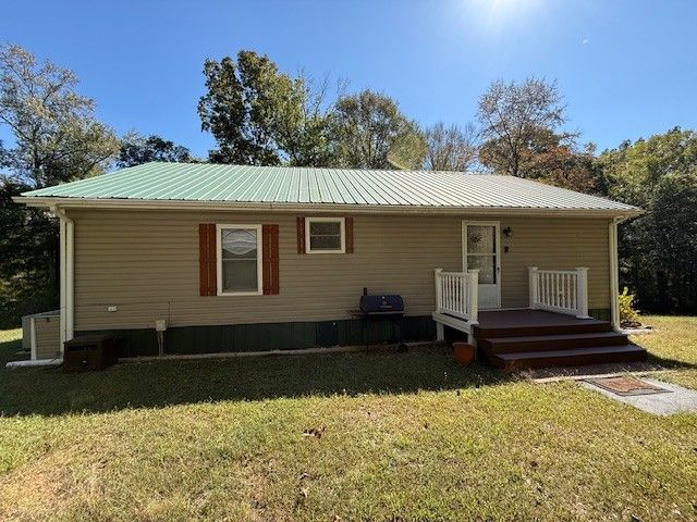 122 Lakeview Rd, Stewart, TN 37175