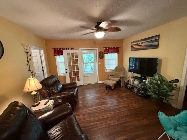 122 Lakeview Rd, Stewart, TN 37175