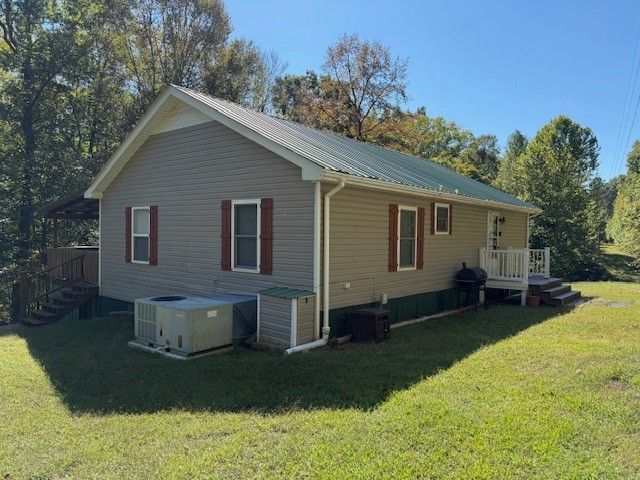 122 Lakeview Rd, Stewart, TN 37175