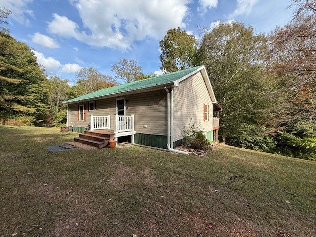 122 Lakeview Rd, Stewart, TN 37175