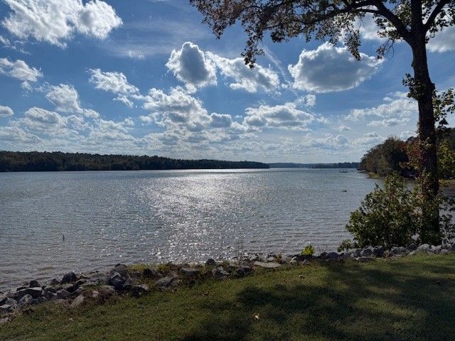 122 Lakeview Rd, Stewart, TN 37175