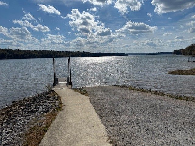 122 Lakeview Rd, Stewart, TN 37175