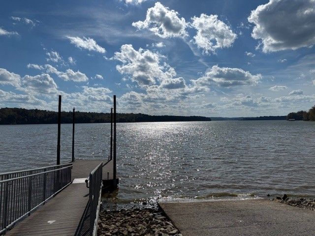 122 Lakeview Rd, Stewart, TN 37175