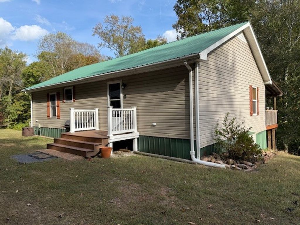 122 Lakeview Rd, Stewart, TN 37175