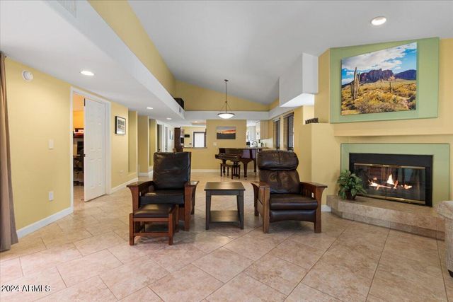 687 N MAY Street, Chandler, AZ 85226