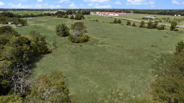 754 County Road 4015, Savoy, TX 75479